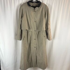 Women's Trench Coat Gray Size 18
Hooded Zip Button Front Pockets
Collared